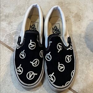 Vans Classic Slip Ons Circle V Logo Black Sneakers 4